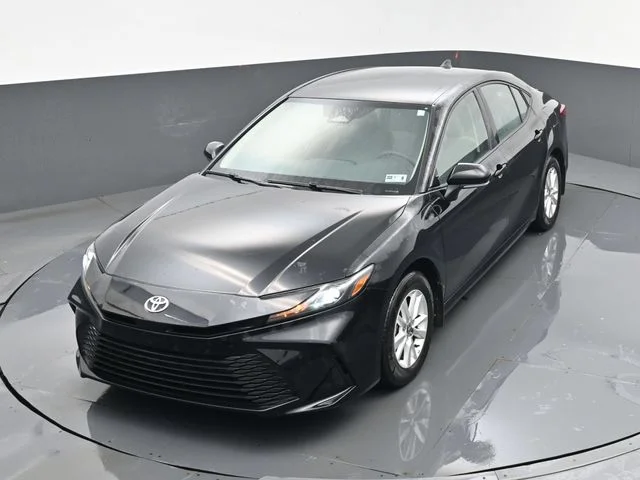 Used 2025  Toyota LE image 19
