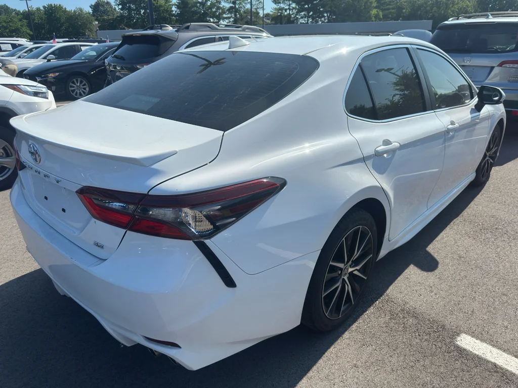 Used 2023 Ice Cap Toyota SE image 4