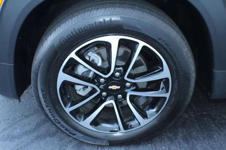 Used 2025 Crimson Metallic Chevrolet LT image 5