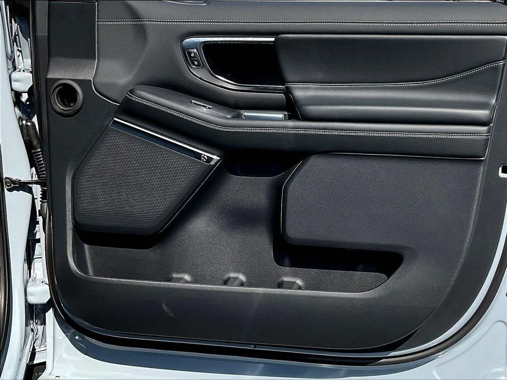 New 2027 Glacier Gray Metallic Tri-Coat Ford MAX Platinum image 40