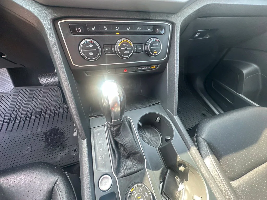 Used 2019 Black Volkswagen 3.6L V6 SE image 17