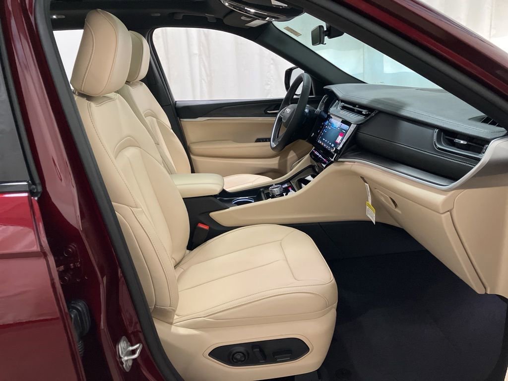 New 2026 Velvet Red Pearl-Coat Exterior Paint Jeep Limited image 16