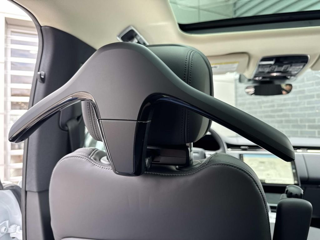 New 2026 Fuji White Land Rover SE image 17
