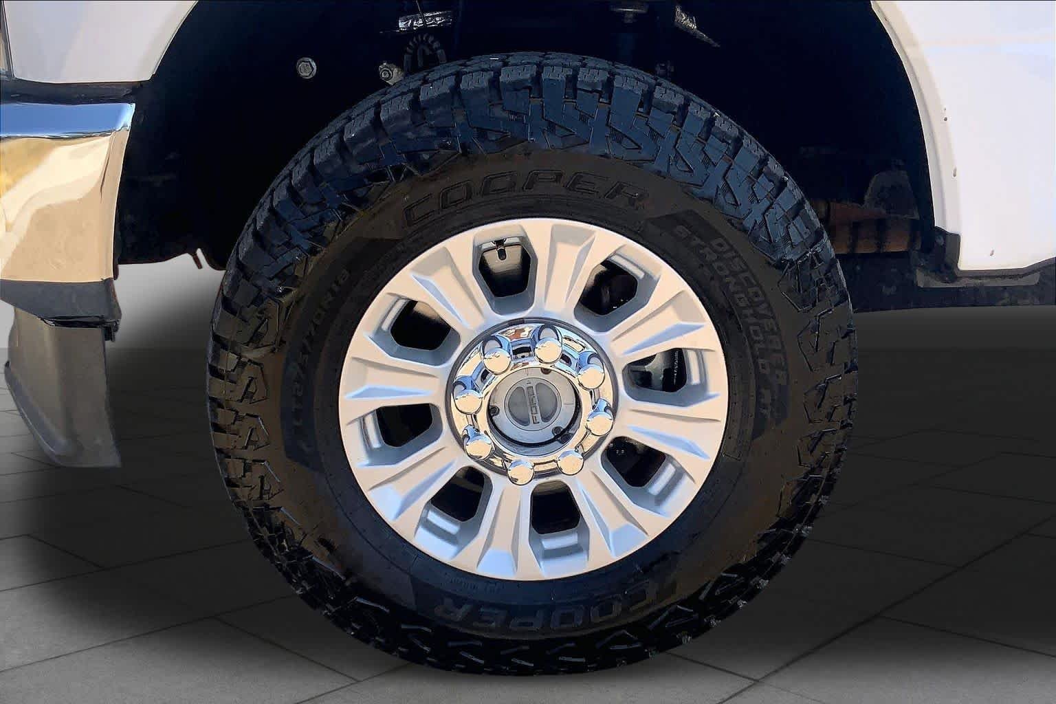 Used 2021 Oxford White Ford XLT image 11