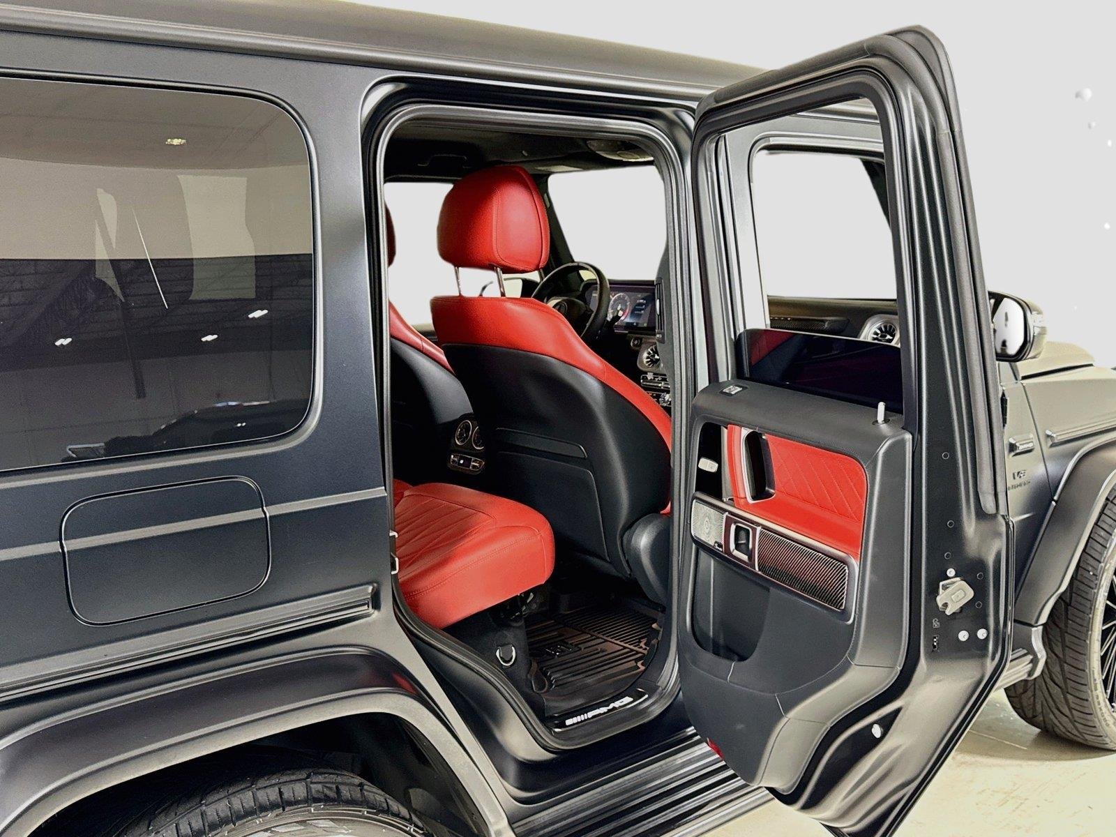 Used 2024 Obsidian Black Mercedes-Benz AMG® G 63 | Exclusive Int Pkg | Carbon Fiber Trim image 28
