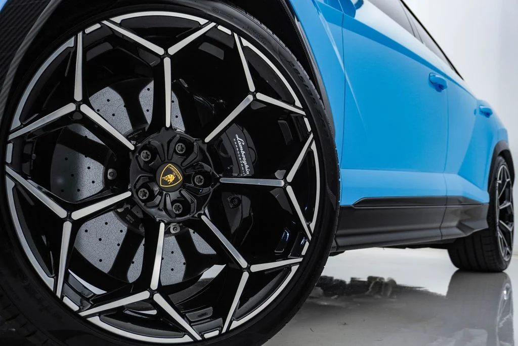 Used 2024 Blu Cepheus Metallic Lamborghini Performante image 5