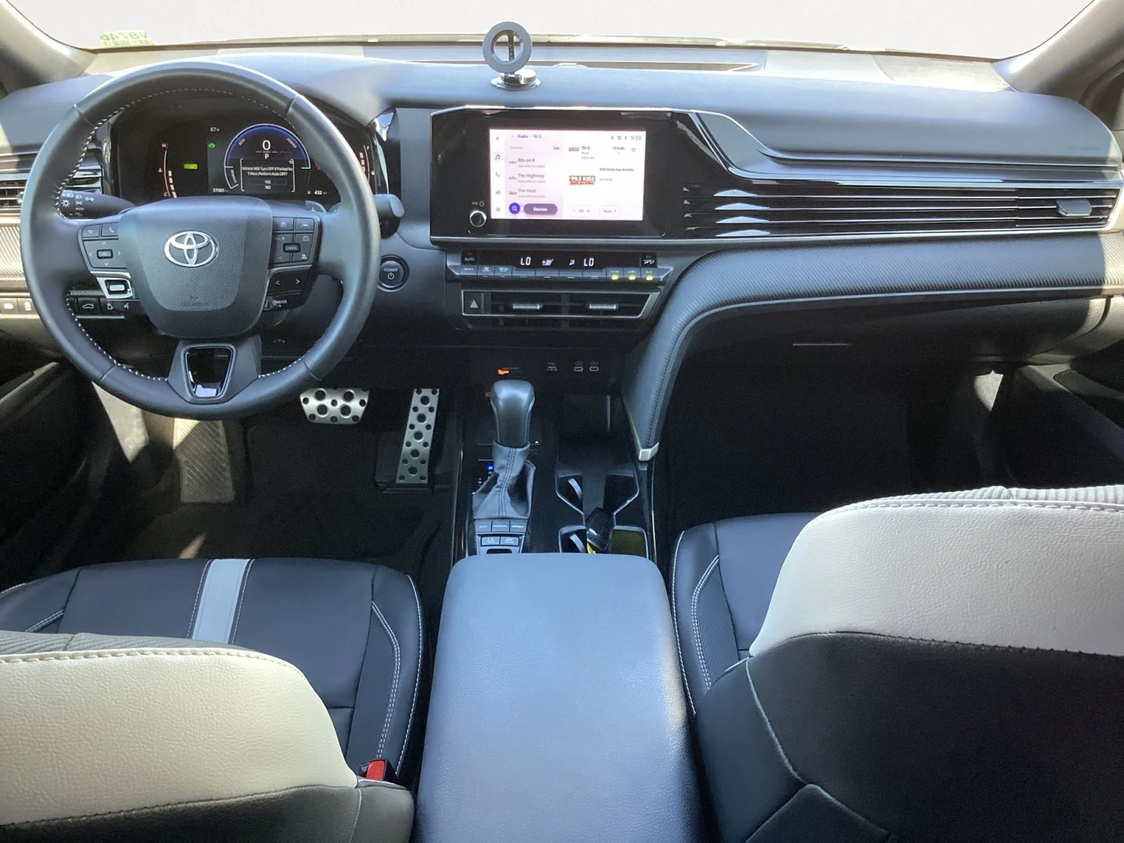 Certified Used 2025 Underground Toyota SE image 4