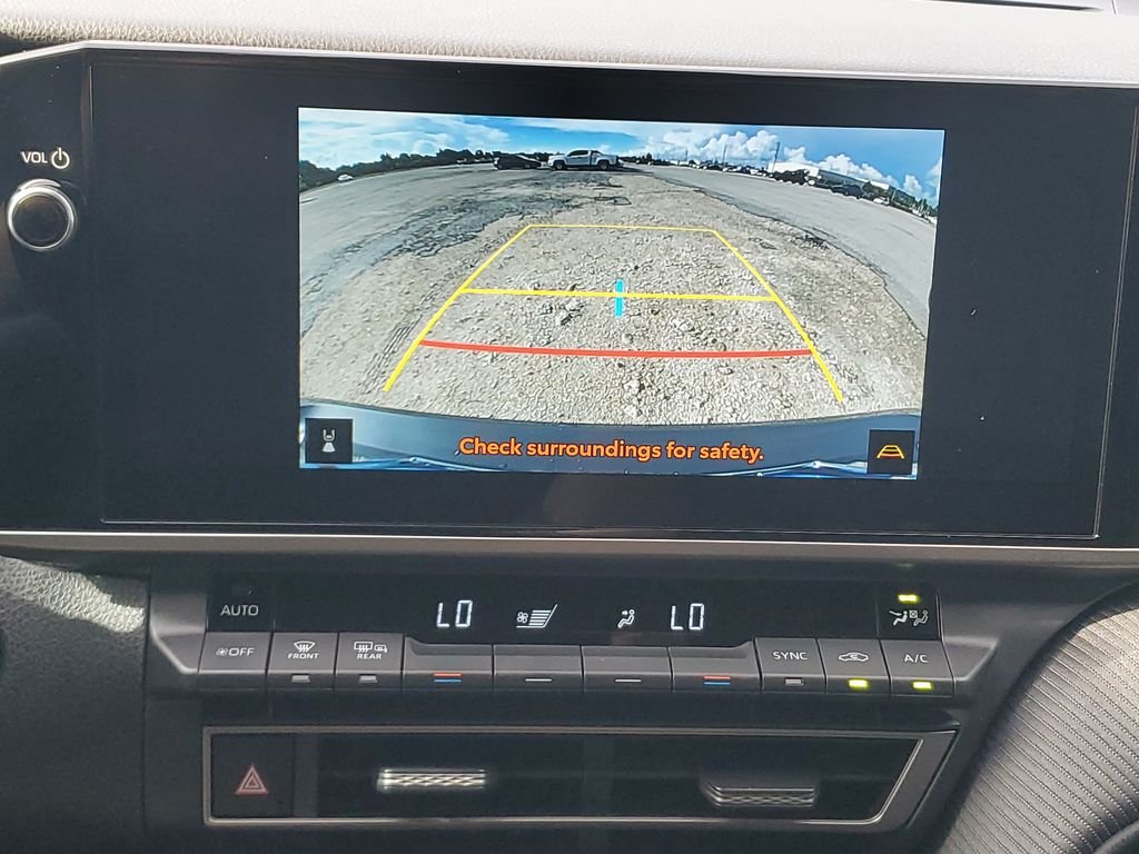 Used 2025  Toyota SE image 18