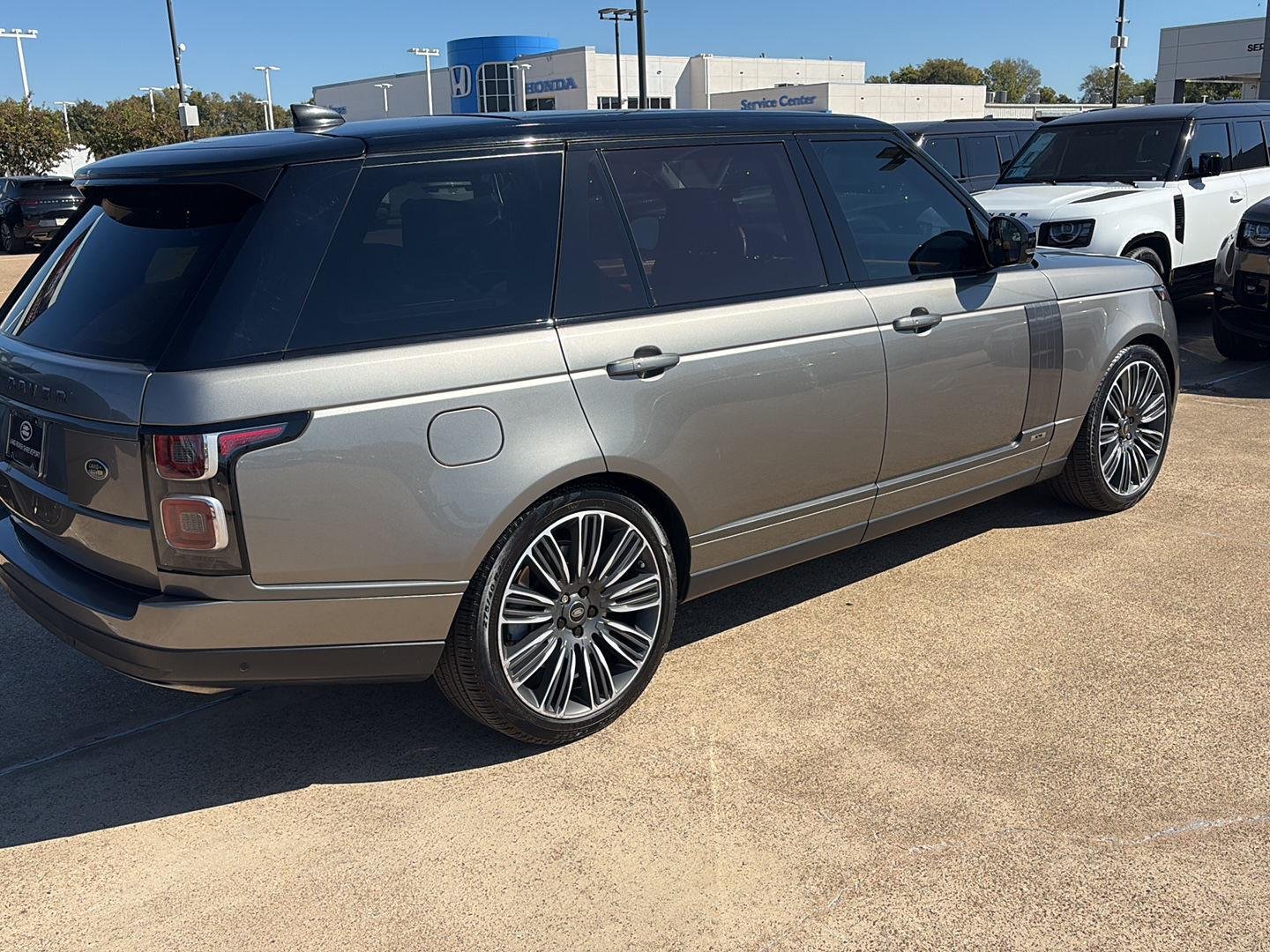 Used 2019 Silicon Silver Premium Metallic Land Rover Autobiography image 3