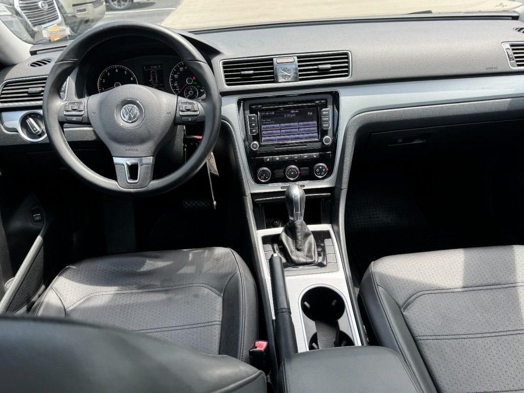 Used 2013 Black Volkswagen 2.5 SE image 12