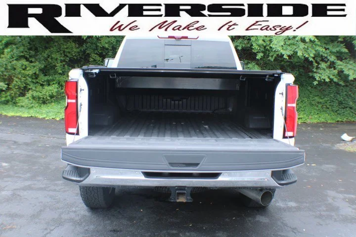 Used 2025 Summit White Chevrolet LTZ image 18