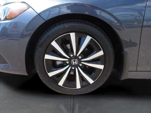 Certified Used 2024 Lunar Silver Metallic Honda EX image 4