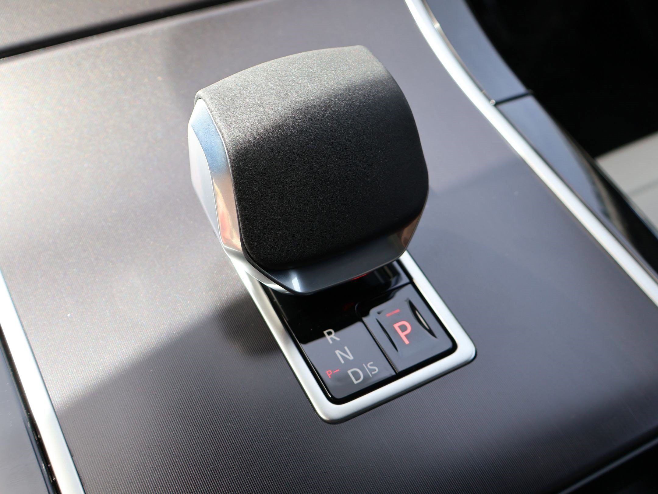New 2026 Zadar Grey LAND ROVER Belgravia Edition image 22