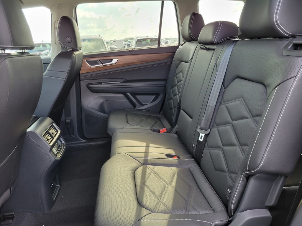 New 2026 White/off-white Volkswagen 2.0T SE w/Technology image 7