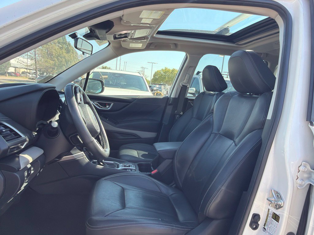 Used 2022 White Subaru Limited image 9