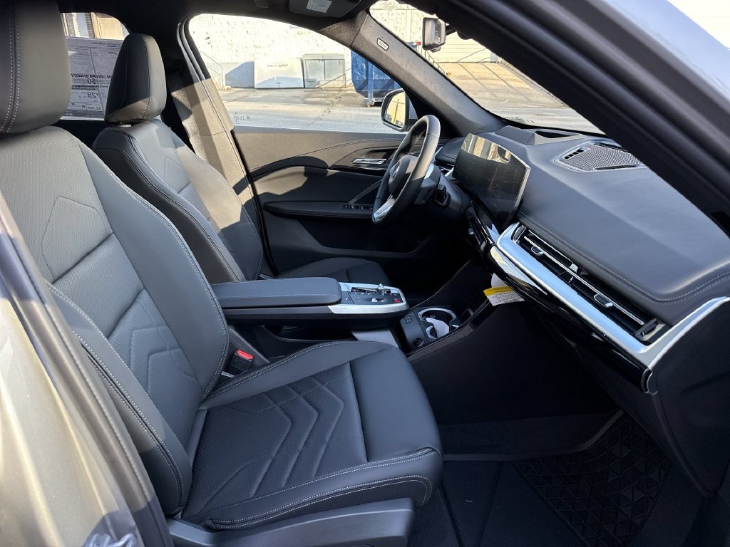 New 2027 Silver Metallic BMW xDrive28i image 25