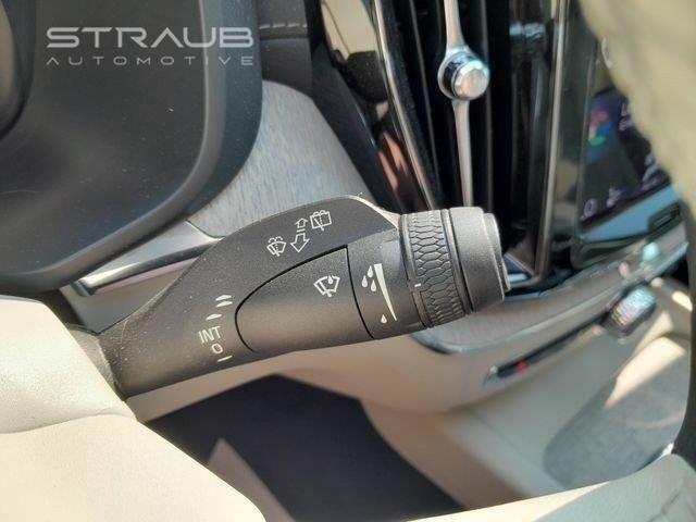 Used 2021 Crystal White Metallic Volvo Inscription image 17
