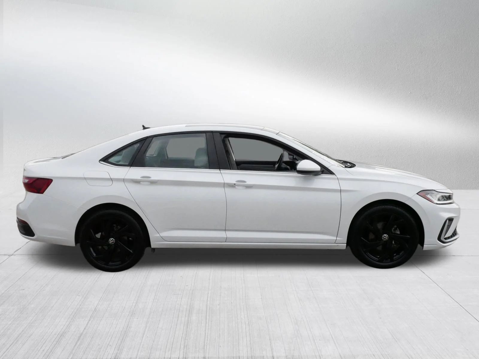 Used 2025 Opal White Pearl Volkswagen SE image 8