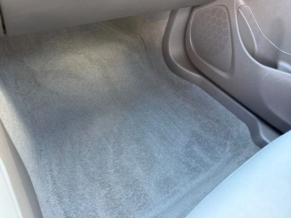 Used 2018 Silver Ice Metallic Chevrolet LT image 18