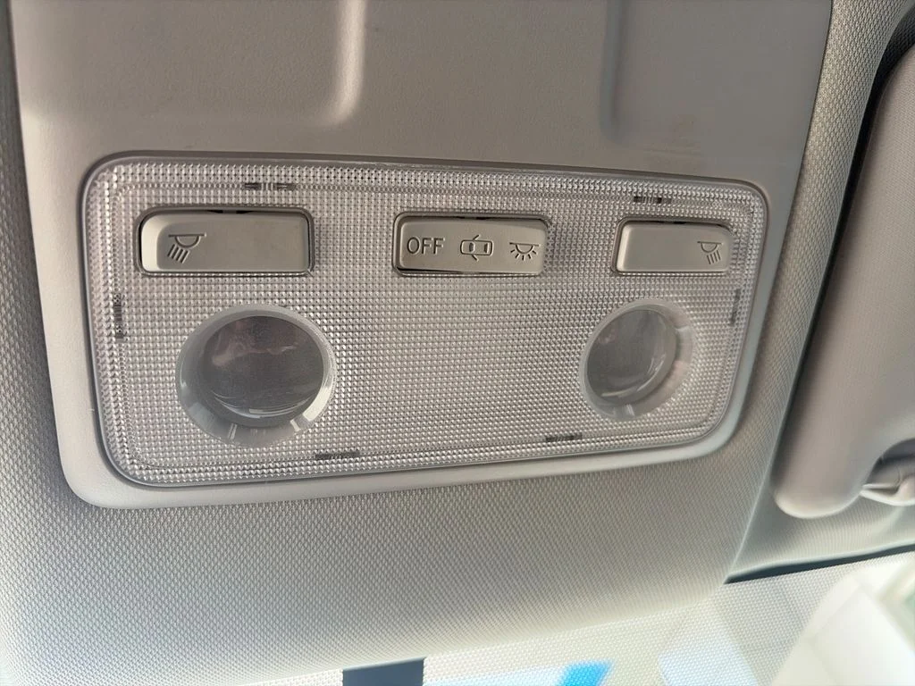 Used 2013 White Toyota LE image 19