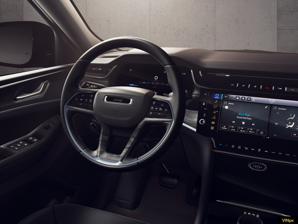 New 2026 Diamond Black Crystal Pearl-Coat Exterior Paint Jeep Laredo Altitude image 20