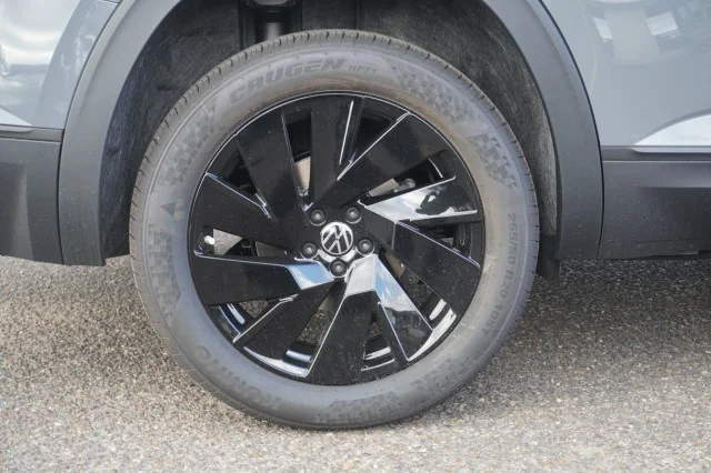 New 2026 Pure Gray Volkswagen 2.0T SE w/Technology image 6