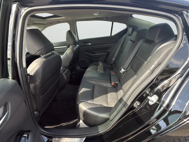 Used 2021 Black Nissan 2.5 Platinum image 27