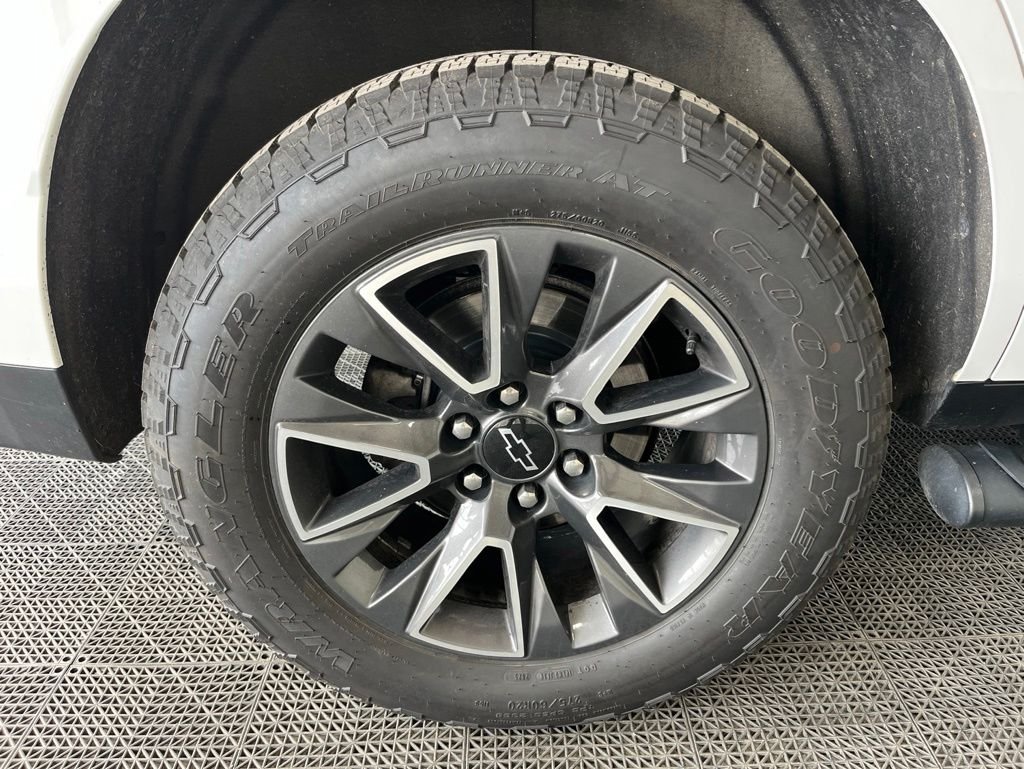 Used 2022 Summit White Chevrolet Z71 image 20