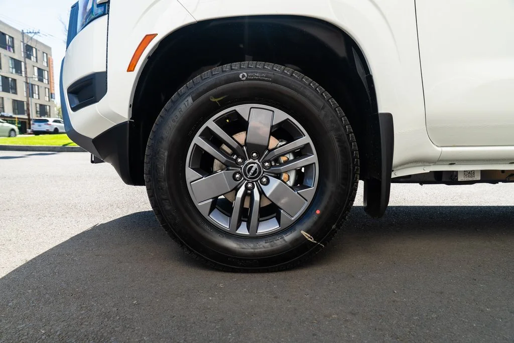 New 2026 Glacier White Nissan Crew Cab SV image 7