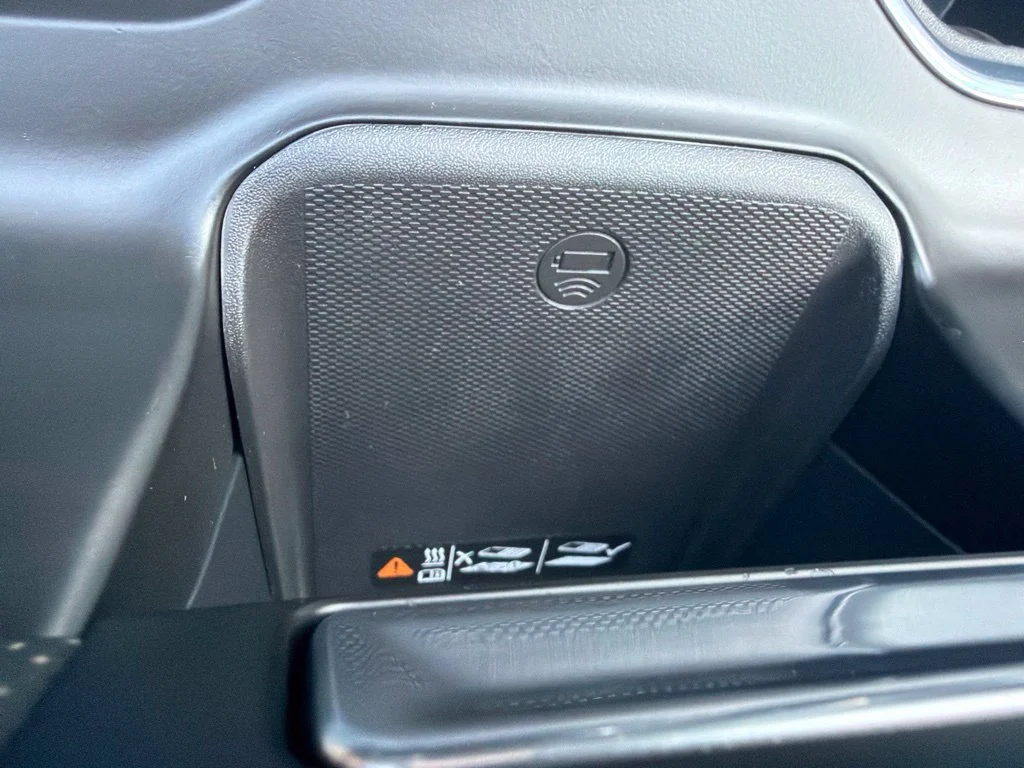 Used 2022 Onyx Black GMC Denali image 23