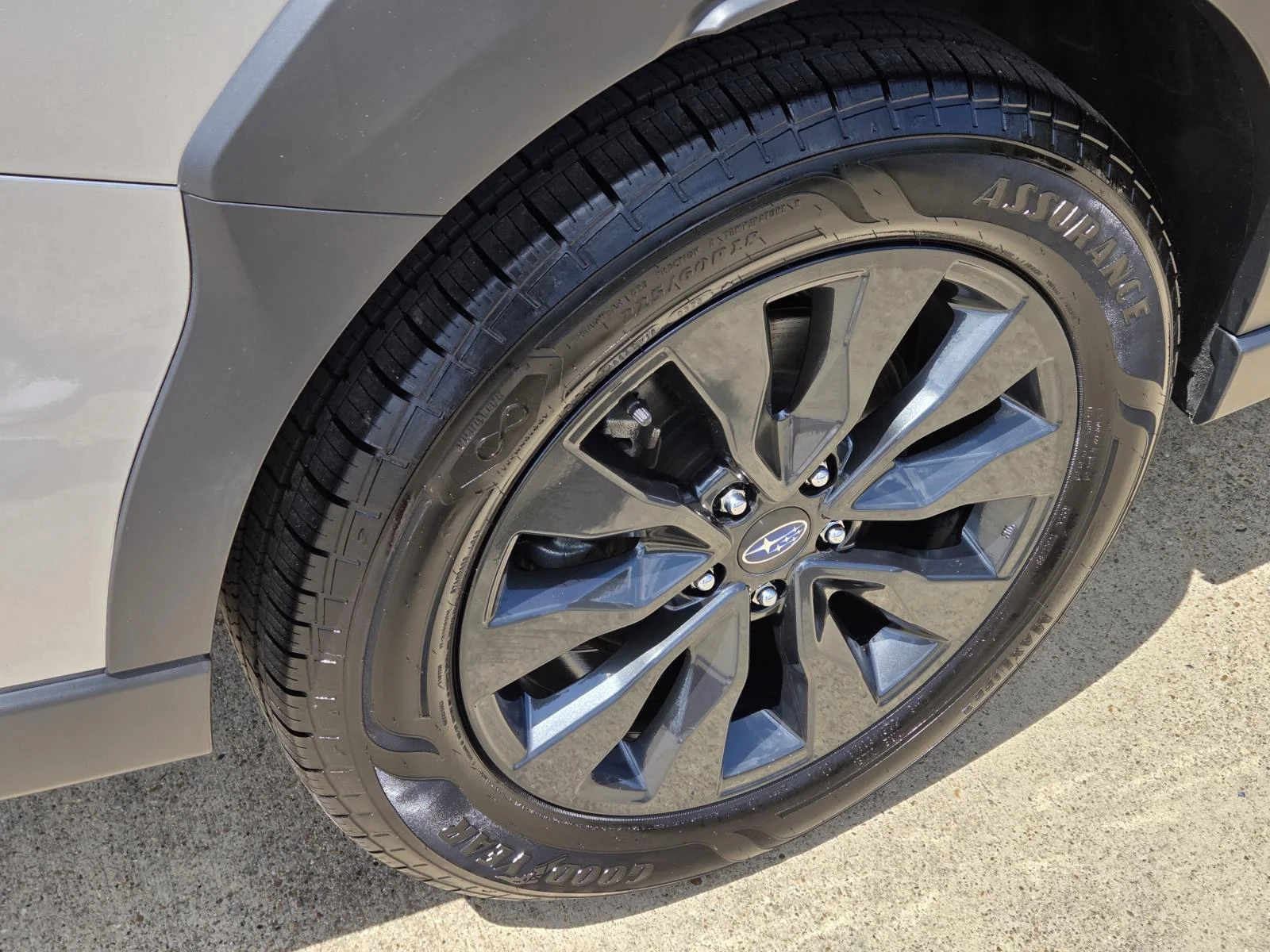 Used 2023 Ice Silver Metallic Subaru Onyx Edition image 10