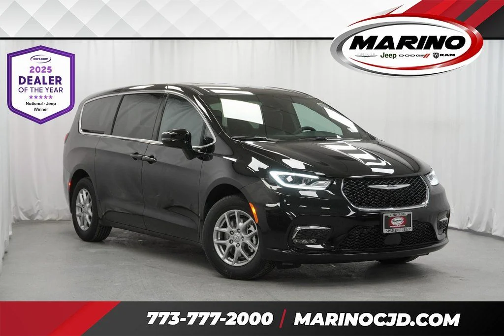 2026 Chrysler Pacifica Select's photo