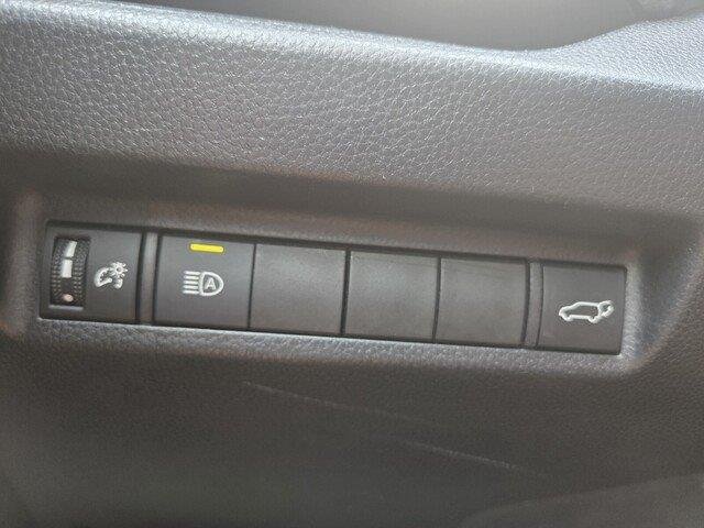Used 2022 White Toyota XLE image 12