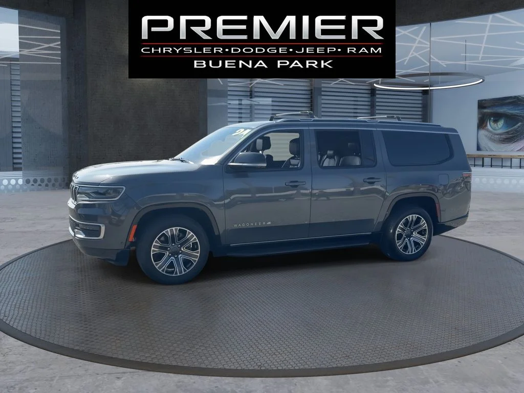 Used 2024 Gray Jeep Base image 4