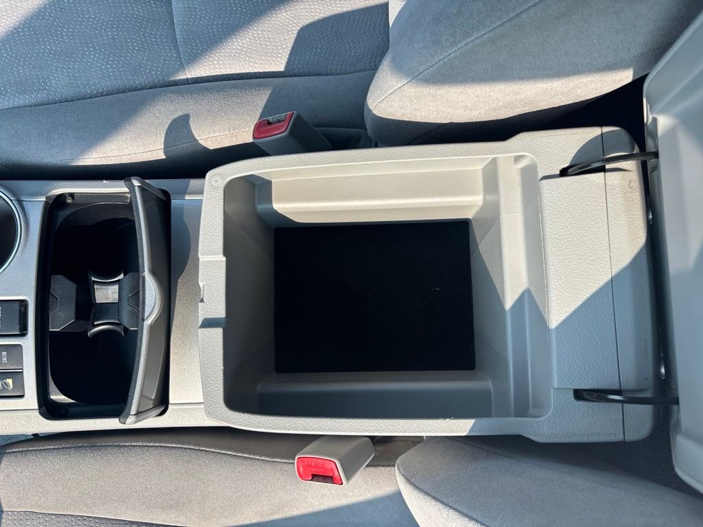 Used 2013 White Toyota Base image 16