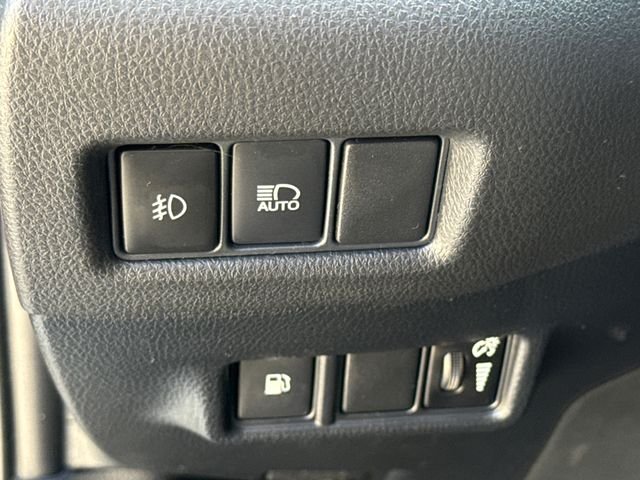 Used 2018 Black Toyota XLE Premium image 20