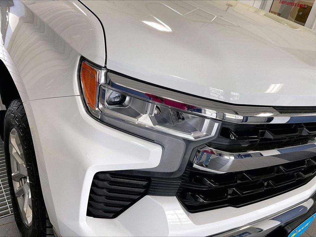 Used 2023 White Chevrolet LT image 33
