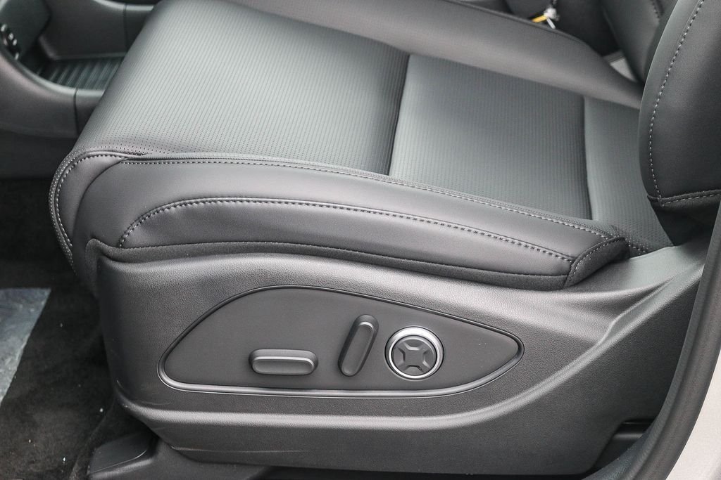 New 2026 Silver Hyundai SEL Premium image 21