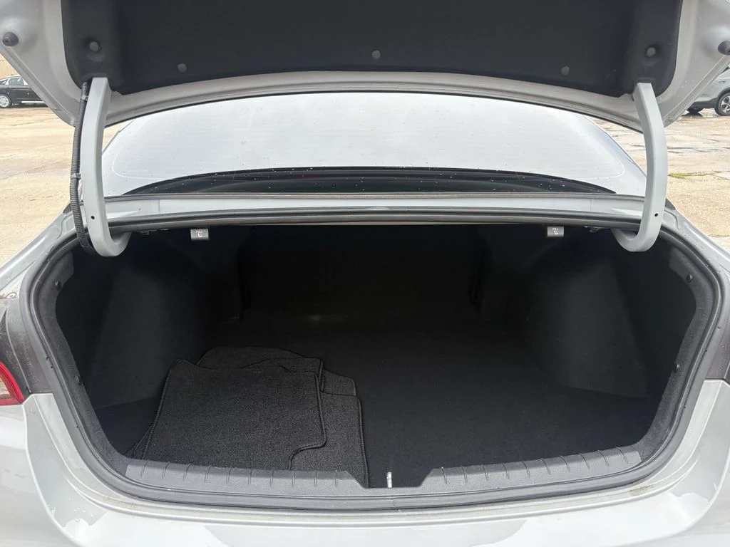Used 2024 Wolf Gray Kia GT-Line image 28