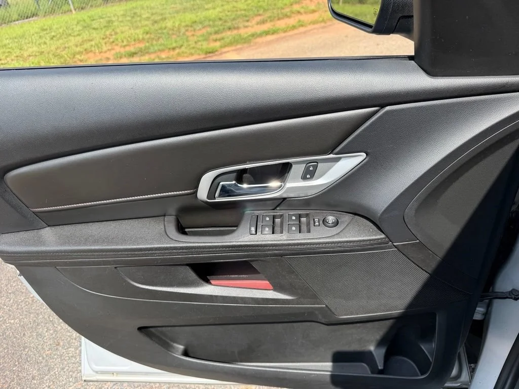 Used 2017 QUICKSILVER METALLIC GMC SLE image 23
