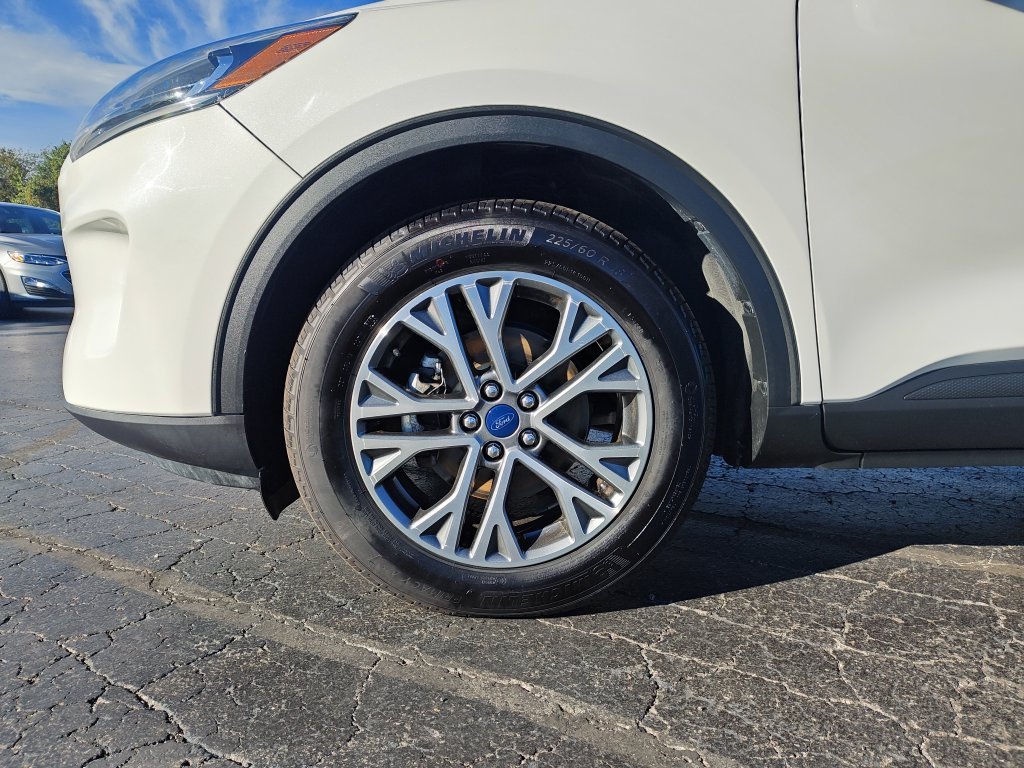 Used 2022 White Ford SEL image 10