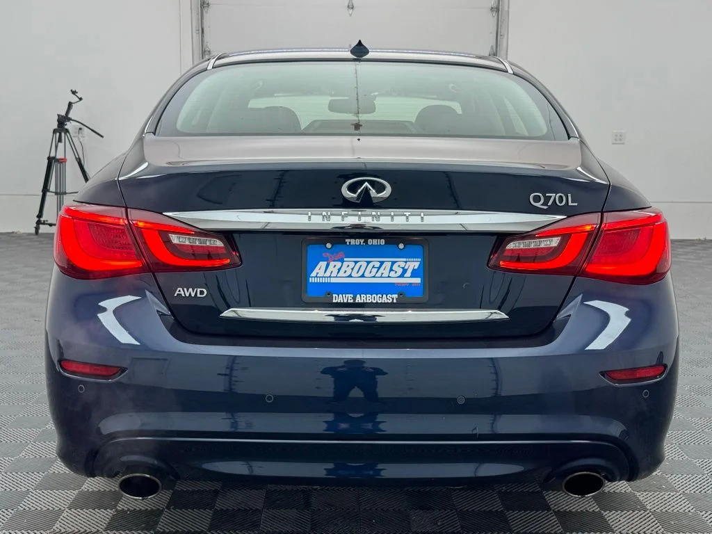 Used 2017 Hermosa Blue INFINITI 3.7X image 9