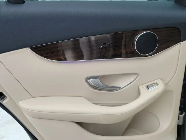 Used 2022 Silver Mercedes-Benz GLC 300 image 11