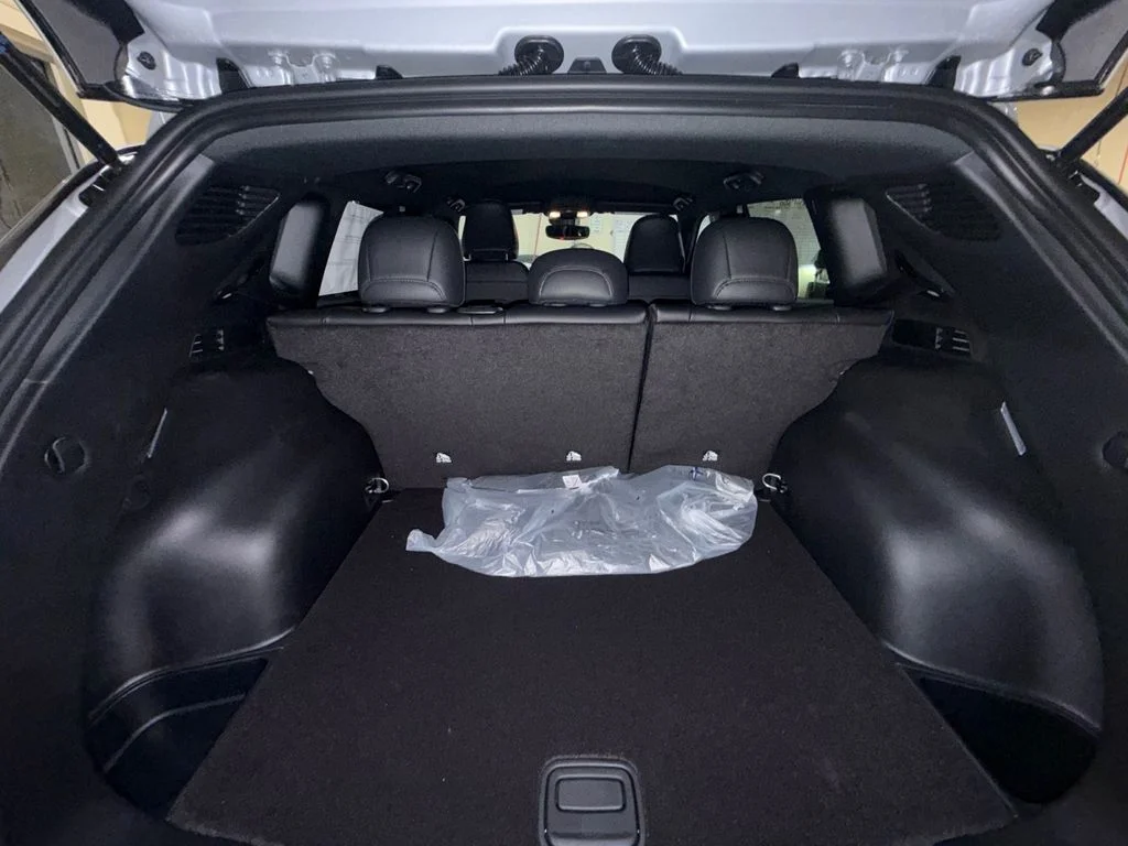 New 2026 Silver Jeep Latitude image 19