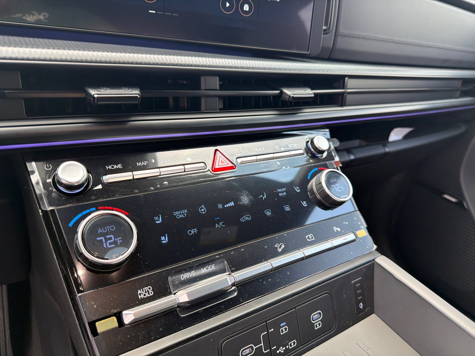 New 2026 Shimmering Silver Hyundai Calligraphy image 24