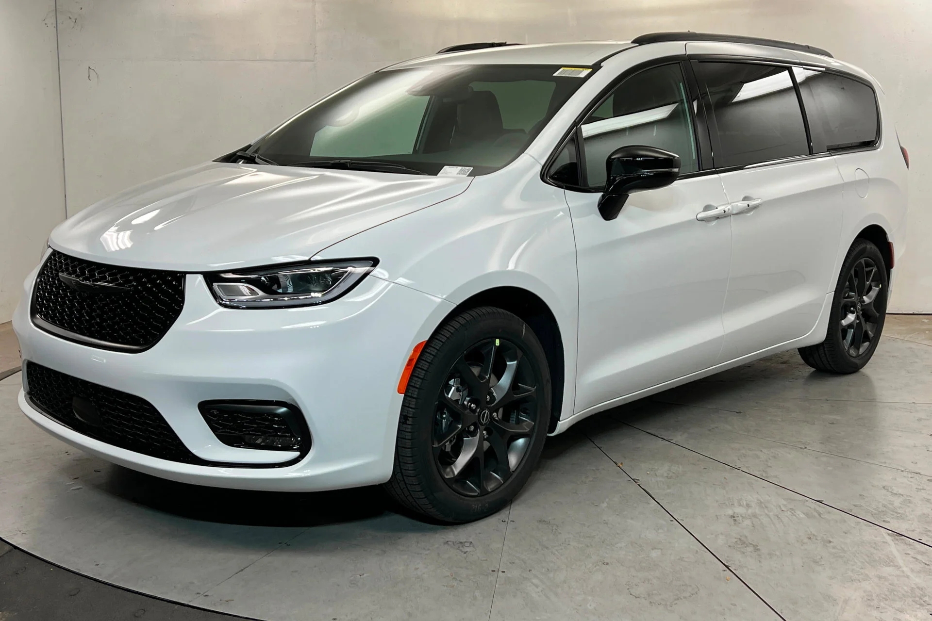 2026 Chrysler Pacifica Select's photo