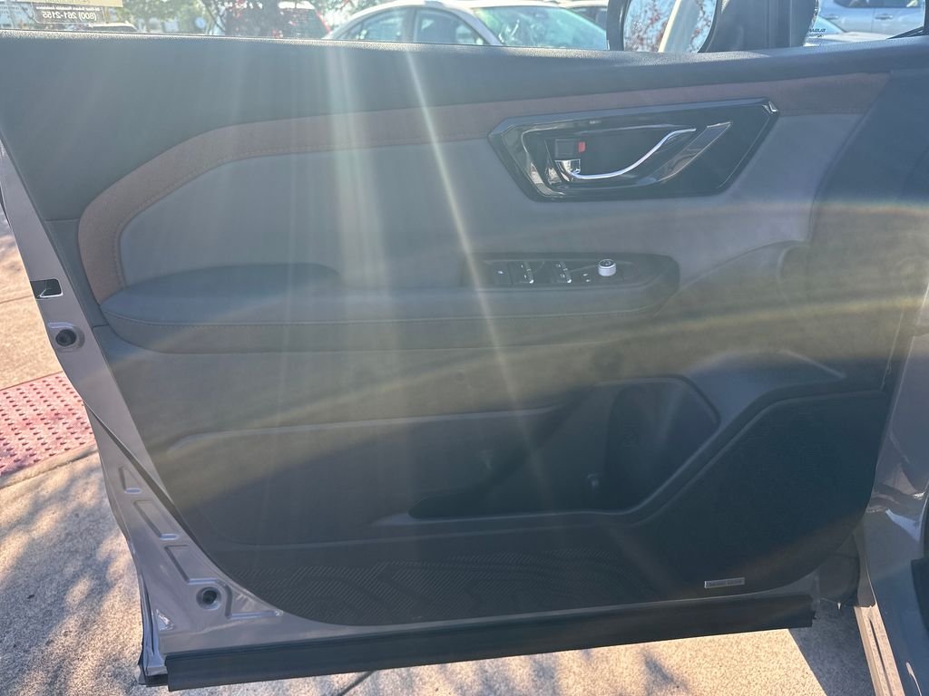 Used 2026 Pearl Subaru Sport Hybrid image 11