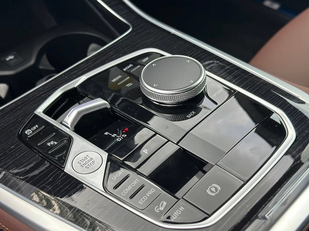 New 2026 Mineral White Metallic BMW xDrive40i image 35