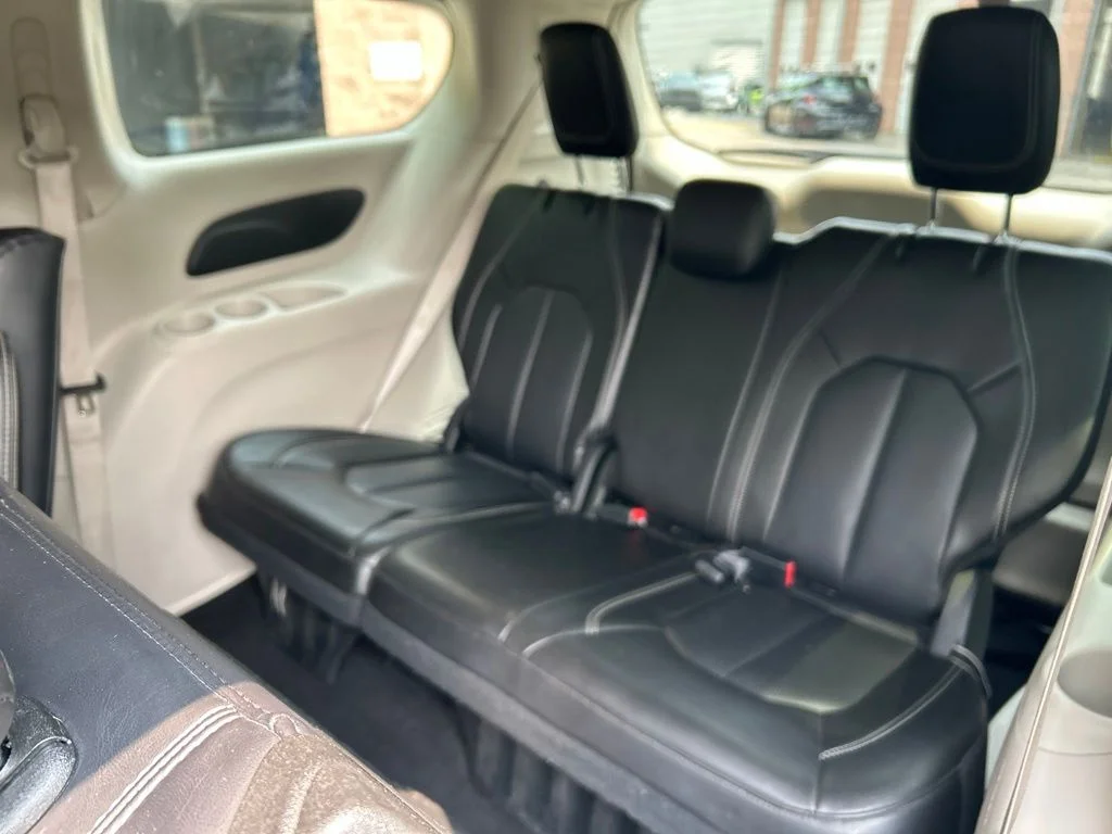 Used 2024 Black Chrysler Select image 22