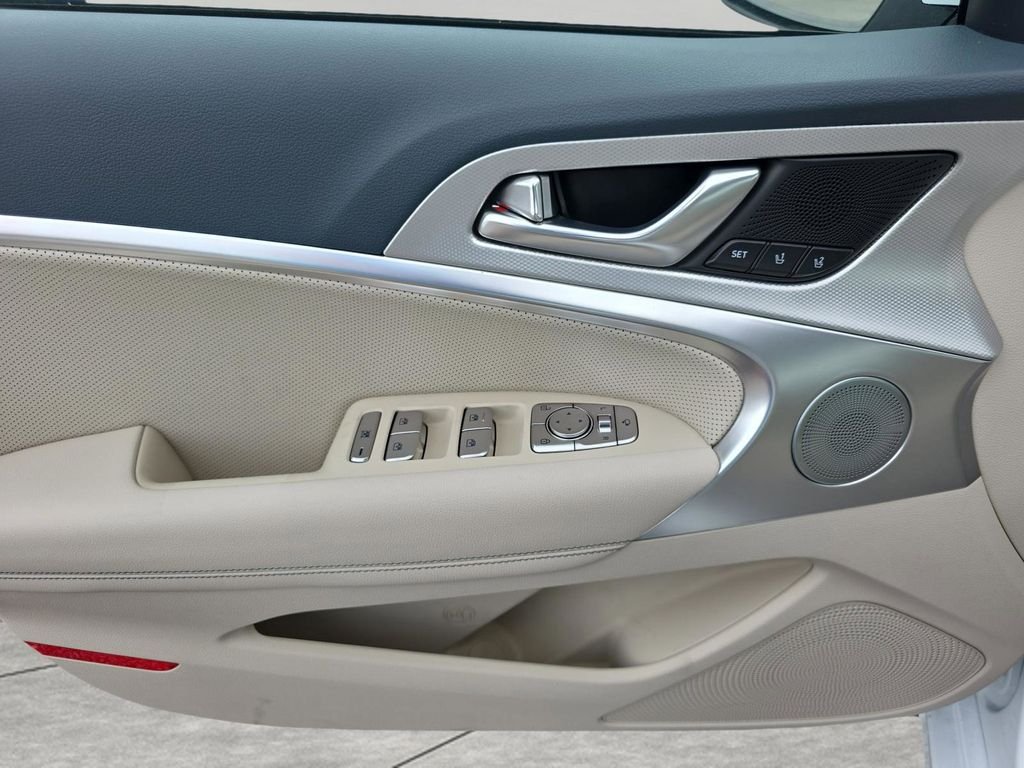 New 2026 White Genesis 2.5T PRESTIGE image 15